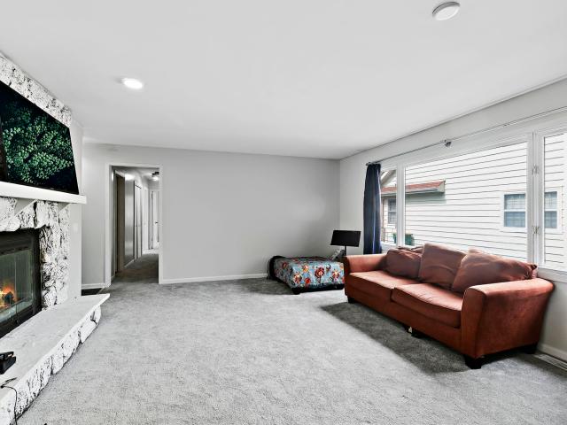 7 Woodhead Drive