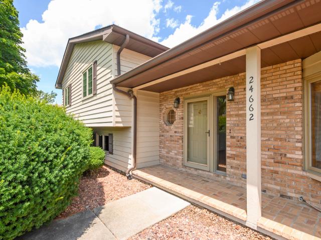 24662 W Red Oak Lane