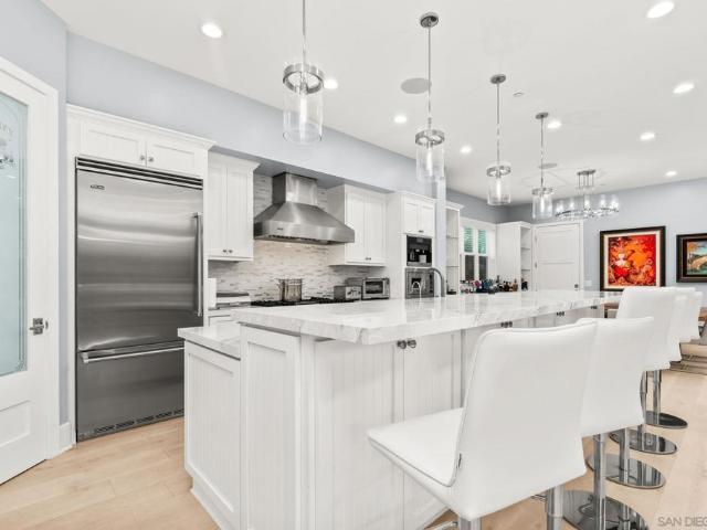 1004 F Ave