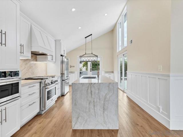 1987 Chalcedony St