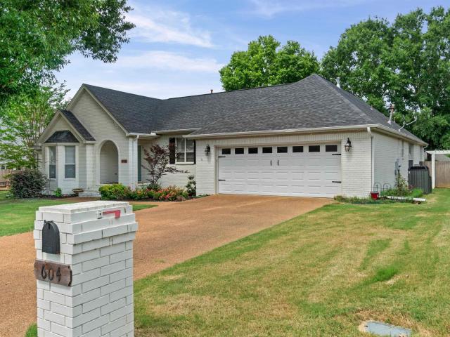 604 Pin Oak Dr