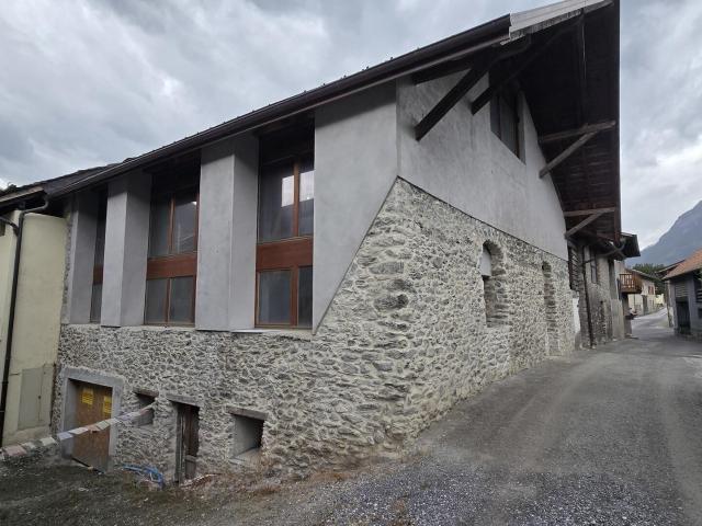 Single family house with 7.5 rooms on sale in St Pierre Clages 237 m² | dreamo. Ch
