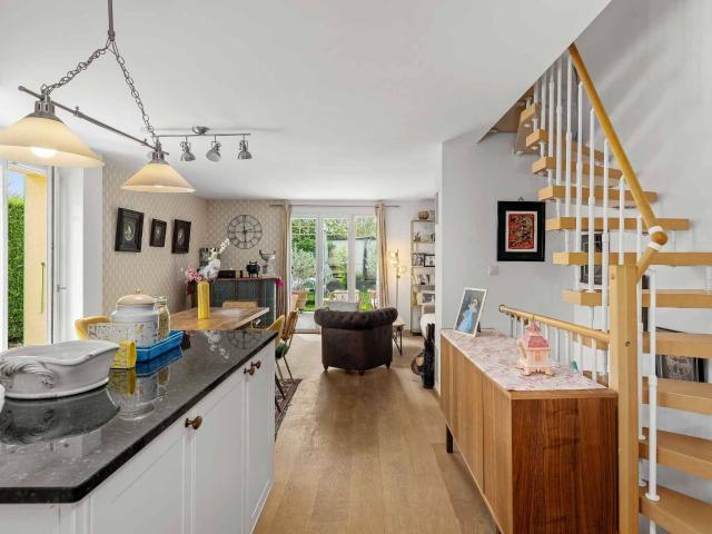 Single family house with 4.5 rooms on sale in Mies 172 m² | dreamo. Ch