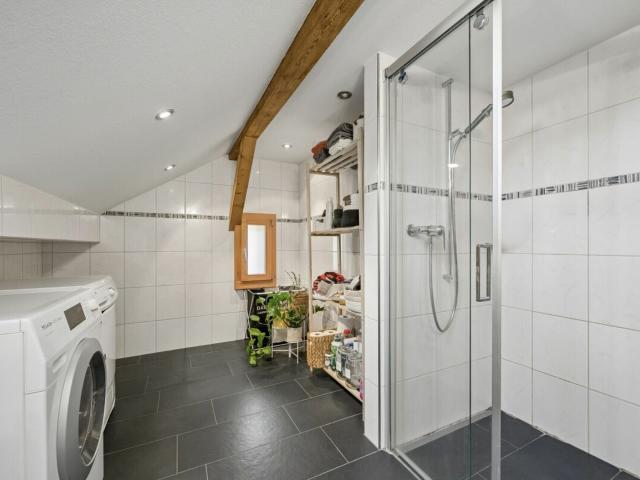 Single family house with 4.5 rooms on sale in Zweisimmen 294 m² | dreamo. Ch
