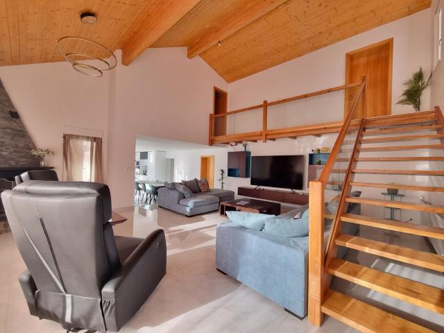 Single family house with 6.5 rooms on sale in Crans Montana 235 m² | dreamo. Ch