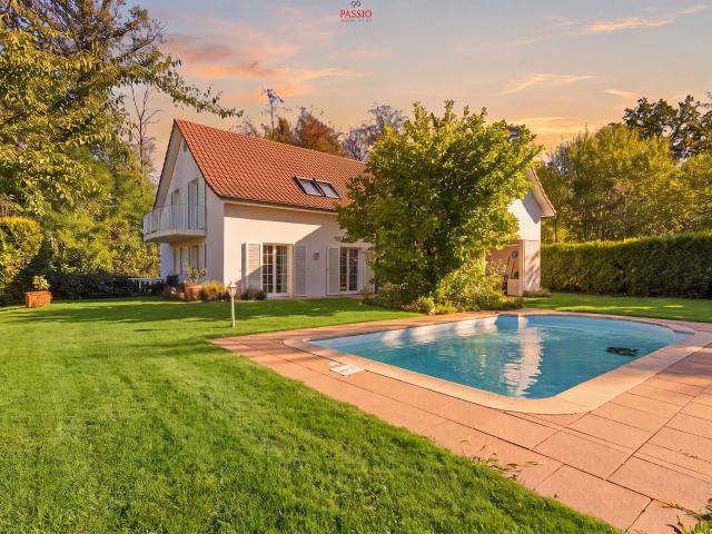 Single family house with 9 rooms on sale in Pratteln 262 m² | dreamo. Ch