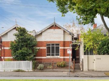Single front with a double fronted back A rare Carlton North offering