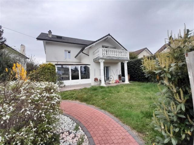 Haus mit 6 Wohneinheiten und hoher Mieterträge