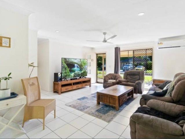 Single level 3 bedroom Ashmore villa with private yard & shared pool