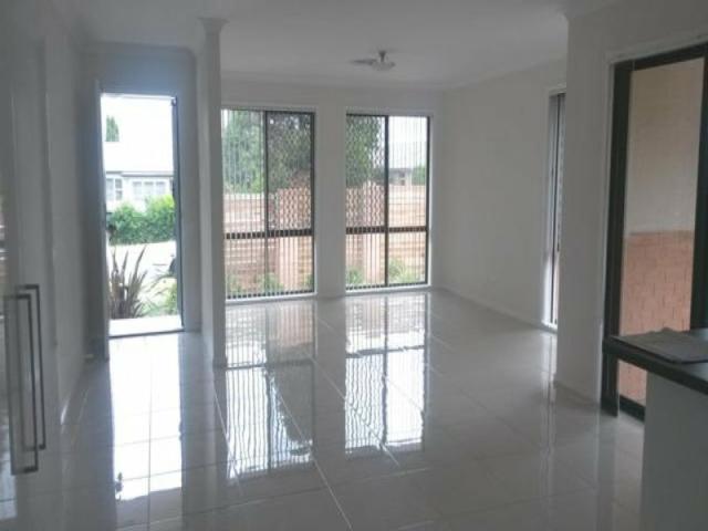 Single level 3 bedroom ensuite duplex with a garage