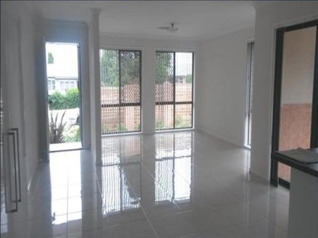 Single level 3 bedroom ensuite duplex with a garage