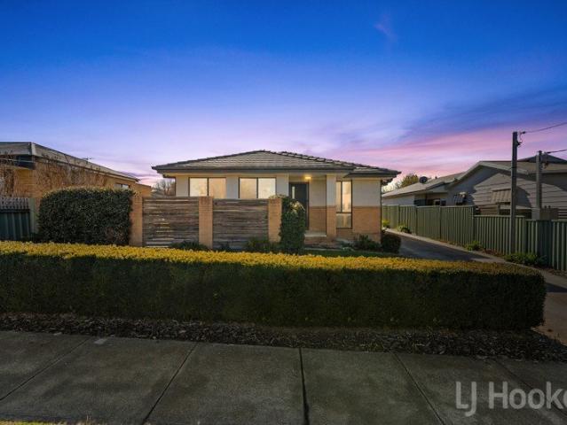 Single level 3 bedroom ensuite duplex with a garage