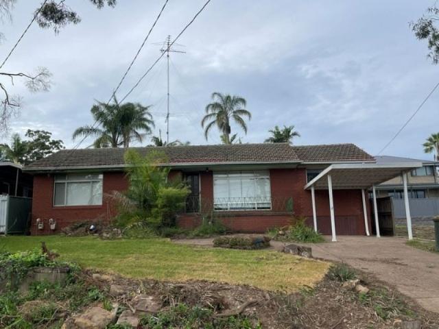 SINGLE LEVEL 4 BEDROOM HOME – GREAT LOCATION