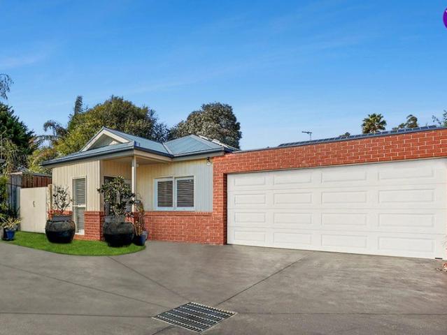 SINGLE LEVEL COASTAL LIVING | 3 BED + 2 BATH + DOUBLE GARAGE | PRIVATE SPA RETREAT