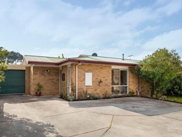 Single level comfort with off street privacy