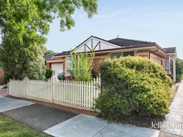 Single Level Comfort in a Prized Parkside Pocket
