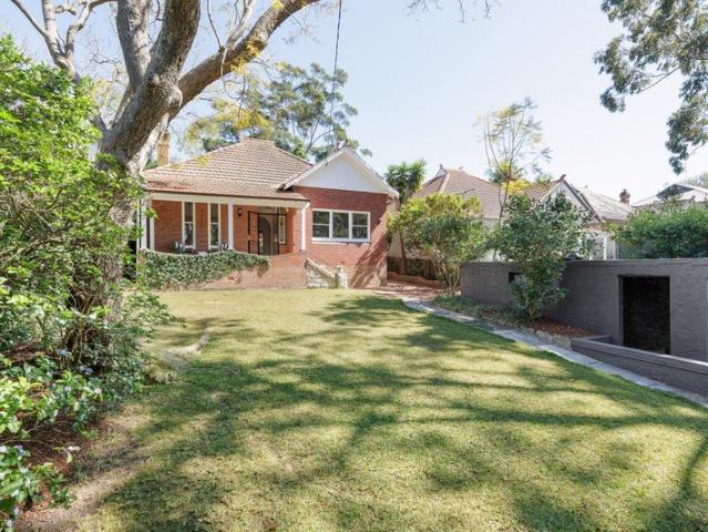 Single level character home & backyard retreat on 828sqm in a convenient village position