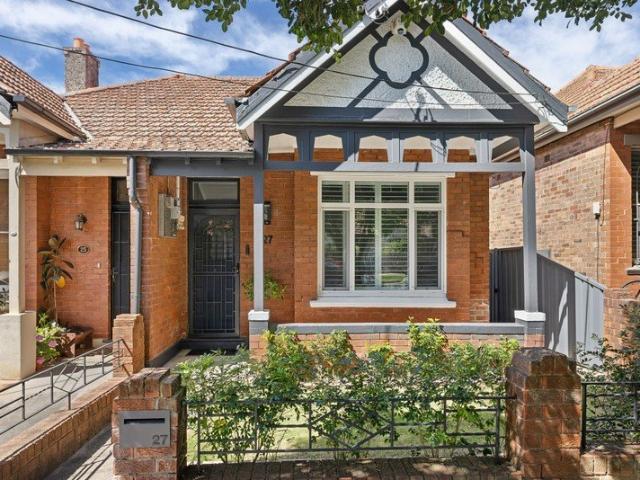 Single level character semi with private courtyard on 224sqm