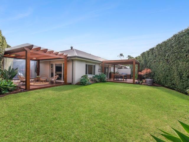 SINGLE LEVEL BEACH SIDE PRIVATE OASIS