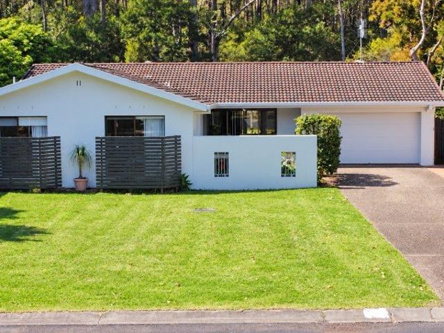 Single Level. Beautifully Renovated. Wimbie Beach Around the Corner