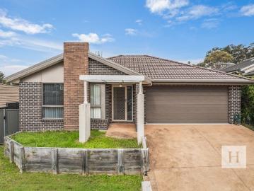 Looking for a low maintenance home in a convenient family friendly location?
