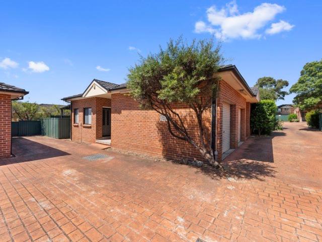 SINGLE LEVEL BRICK VILLA HOME OPEN TO VIEW SAT 11/07/2026 @ 11 11.30AM