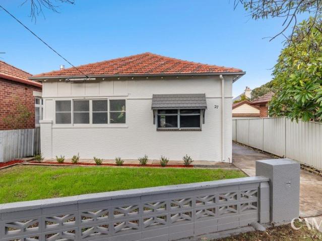 Single level, double brick home fully renovated with single garage
