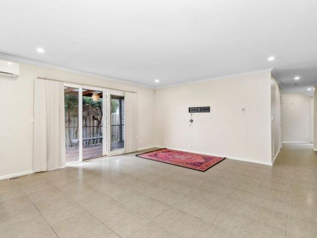 SINGLE LEVEL DOUBLE GARAGE HOME IN A PRIME LOCATION IN BOX HILL NORTH