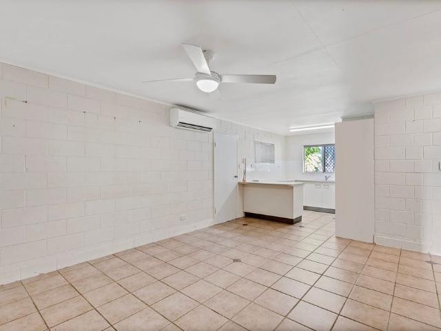 Single Level Duplex in Quiet Cul De Sac!