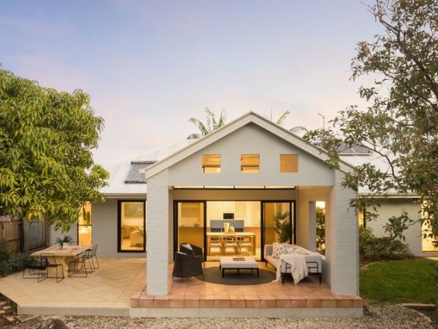 Single level entertainer's oasis with picturesque parkland at its rear