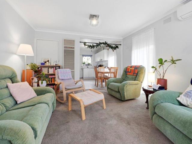 Single Level Ease in the Heart of Blackburn South