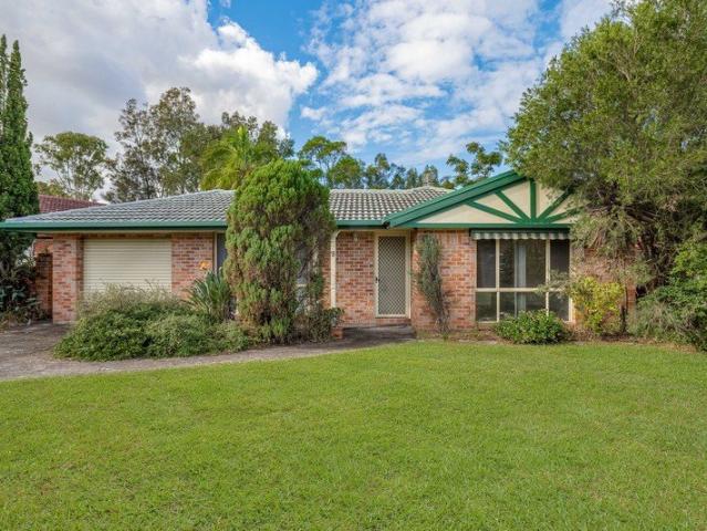 SINGLE LEVEL EASE IN QUIET LAKELANDS CUL DE SAC