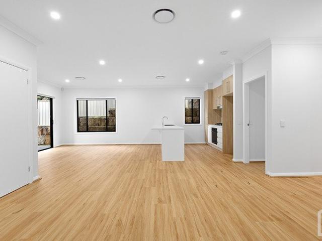 Single level ease, moments from Leura village in a brand new home Open home Saturday 17th September, 11:00 11:30am