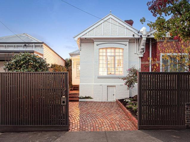 Single level Edwardian in lifestyle precinct