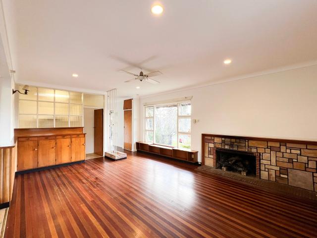 SINGLE LEVEL FAMILY FRIENDLY HOME