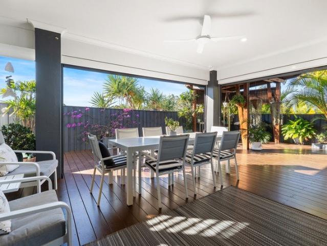SINGLE LEVEL FAMILY HOME IN QUIET LOCATION