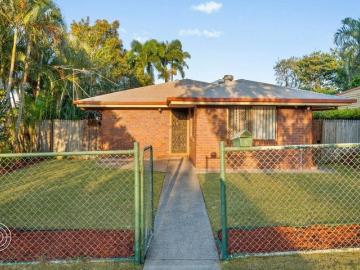 Single Level Family Living in Convenient Coopers Plains