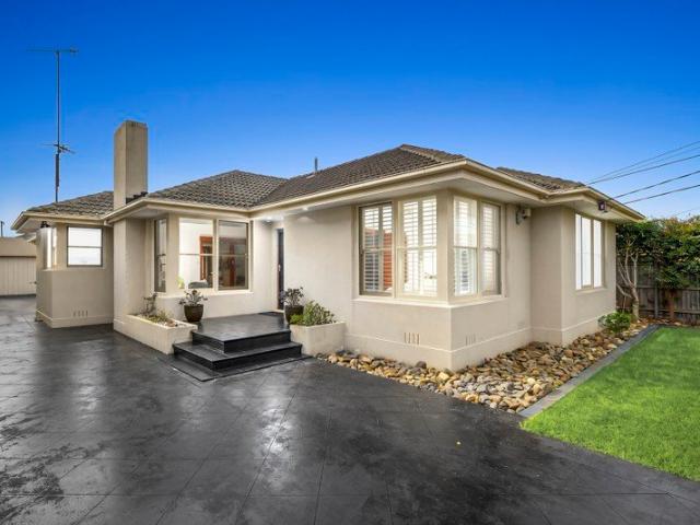 Single Level Family Paradise with Poolside Entertaining