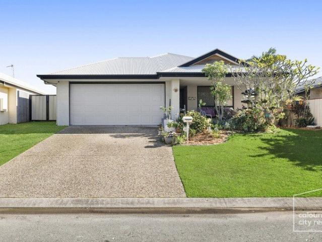 Single Level Family Retreat 10 Minutes to the Beach!