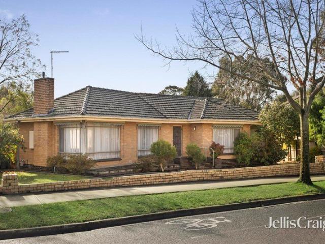 Single level first home or downsizer, minutes to freeway