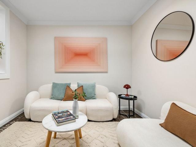 Single level house, easy living & future potential