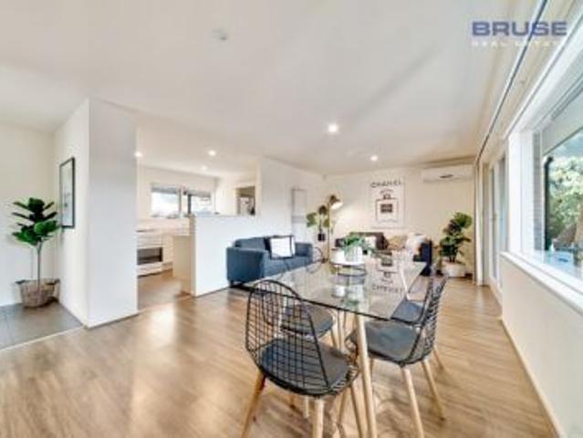 SINGLE LEVEL HOME UNIT. GREAT SPOT IN NORWOOD!