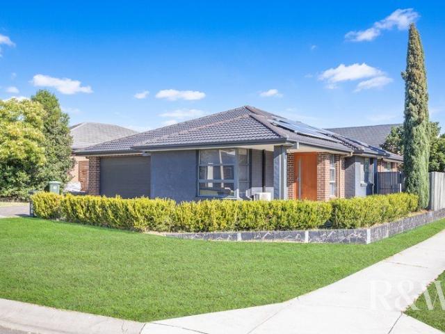 Single Level Home with Double Garage!