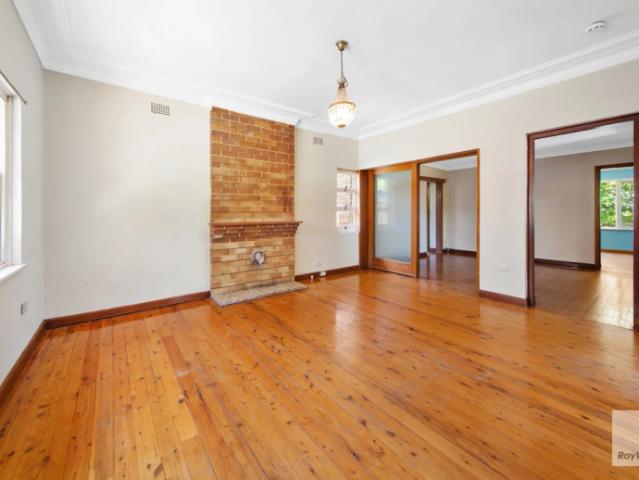 Single Level Home in Blue Ribbon Bayside Locale SHORT TERM LEASE ONLY