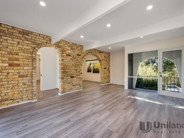 Single level home in great location, zoned for Epping Boys and Cheltenham Girls !