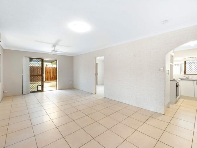 SINGLE LEVEL HOME IN PARADISE POINT