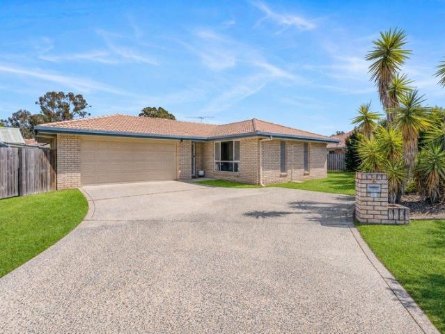 Single Level Home on 554m2 + Room for the Boat or Caravan!