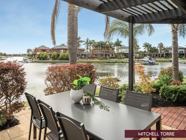 Single Level. Huge Waterfrontage. Impeccable Views