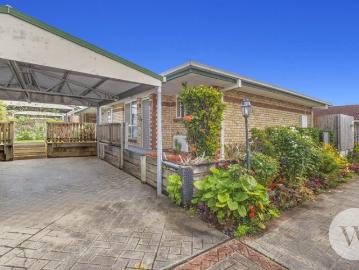 Single Level, Low Maintenance, Available to be lived in August