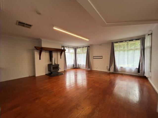 Single level living, minutes to Eastland